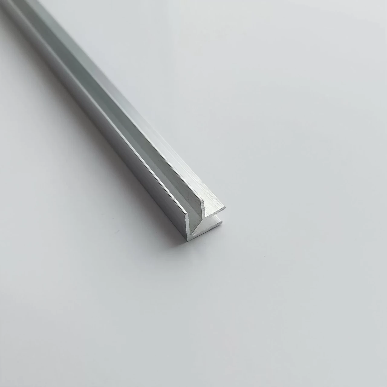 Планка 6 мм. угловая для скинали внешний угол