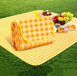 Коврик для пикника и пляжа 150 х 100 см. / Утолщенное непромокаемое покрывало - сумка для кемпинга Желтая