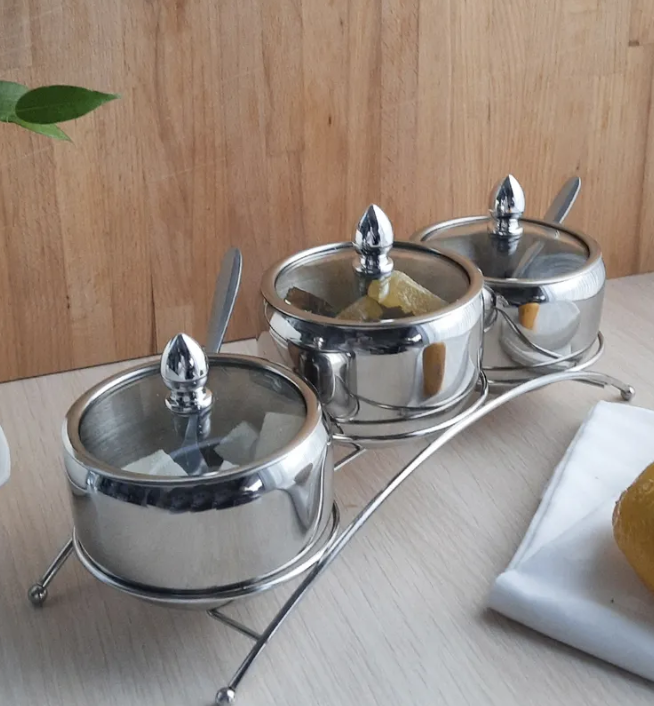 Набор для кухни из трех металлических банок с ложками и крышками для сервировки на подставке для сыпучих и - фото 5 - id-p212276700