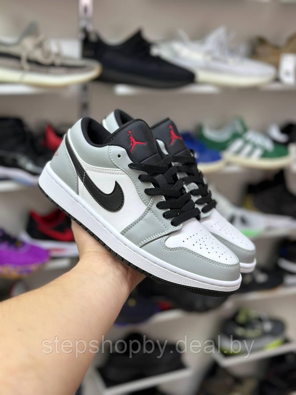 Кроссовки Nike Air Jordan 1 Low GS Light Smoke Grey - фото 2 - id-p212910287