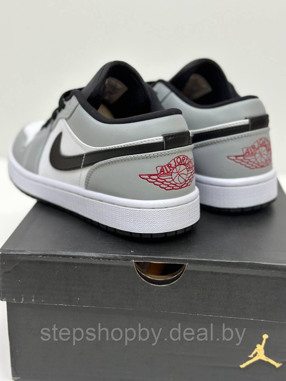 Кроссовки Nike Air Jordan 1 Low GS Light Smoke Grey - фото 4 - id-p212910287