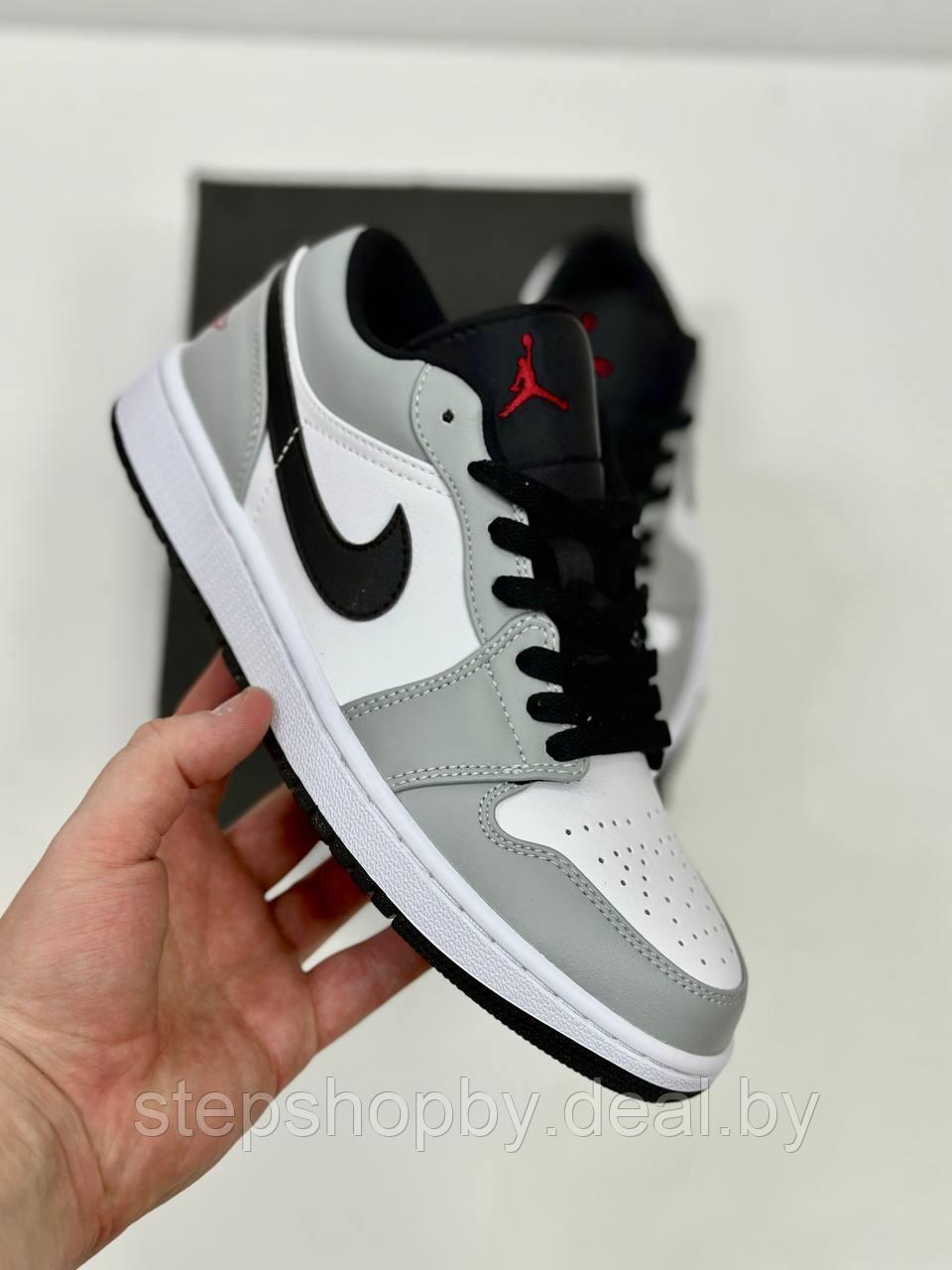 Кроссовки Nike Air Jordan 1 Low GS Light Smoke Grey - фото 1 - id-p212910287