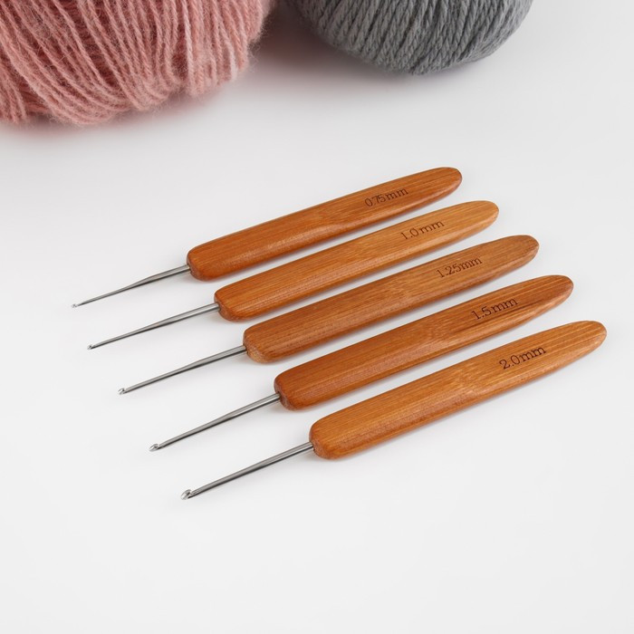 Набор крючков для вязания, с бамбуковыми ручками, d = 0,75/1/1,25/1,5/2 мм, 13,5 см, 5 шт - фото 1 - id-p213164029