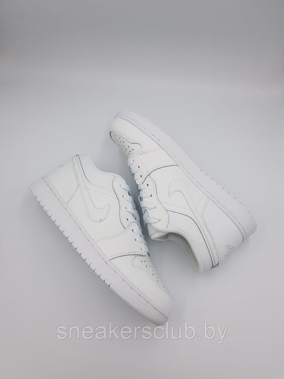 Кроссовки мужские Nike Air Jordan 1 Low/белые/повседневные - фото 3 - id-p209769039