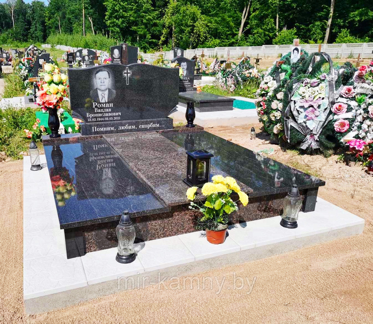 ДВОЙНОЙ ПАМЯТНИК С ПОДХОРОНЕНИЕМ И ГОРИЗОНТАЛЬНОЙ СТЕЛОЙ С ГРАВИРОВКОЙ