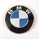 Эмблема BMW 82 мм бело-синяя F10 2PIN (копия) 51147057794