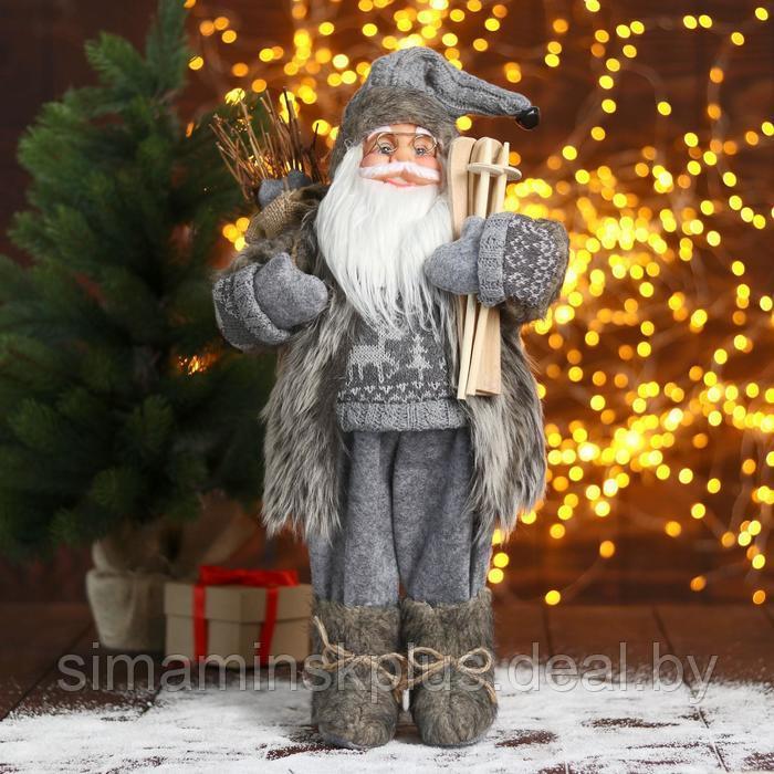 Дед Мороз "В сером костюме с лыжами" 23х45 см - фото 1 - id-p213436229
