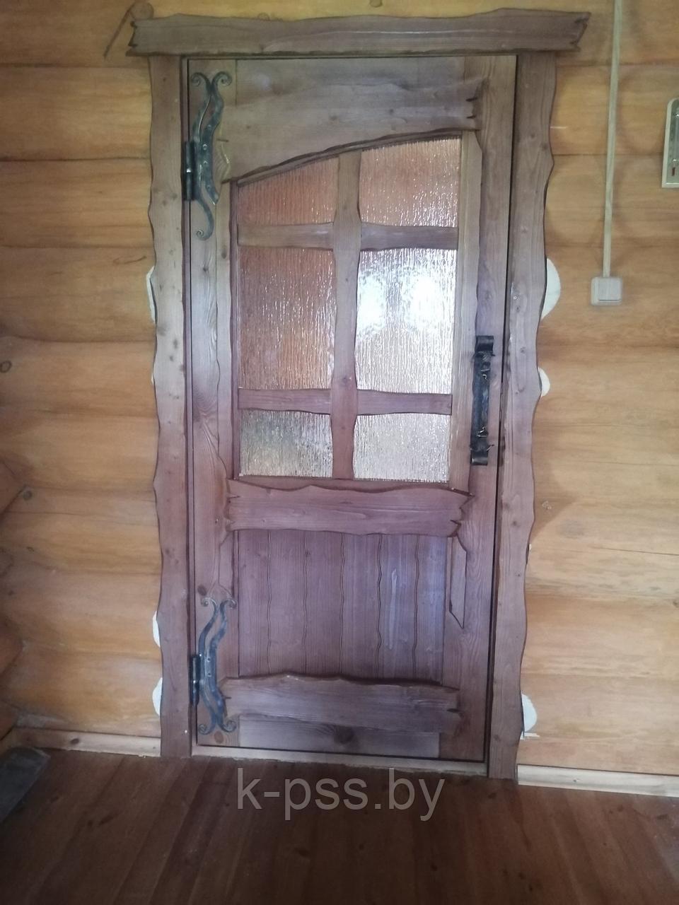 Двери под старину остекленные.