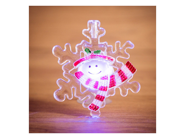 Снеговик на снежинке" RGB на присоске ( Класс защиты 3, IP20, Тип питания: батарейки) (NEON-NIGHT) - фото 1 - id-p213931060