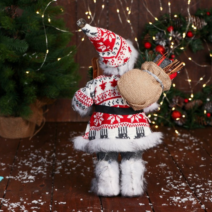 Дед Мороз "В костюме с орнаментом, лыжами и веточками" 31 см, красно-белый - фото 3 - id-p213939993