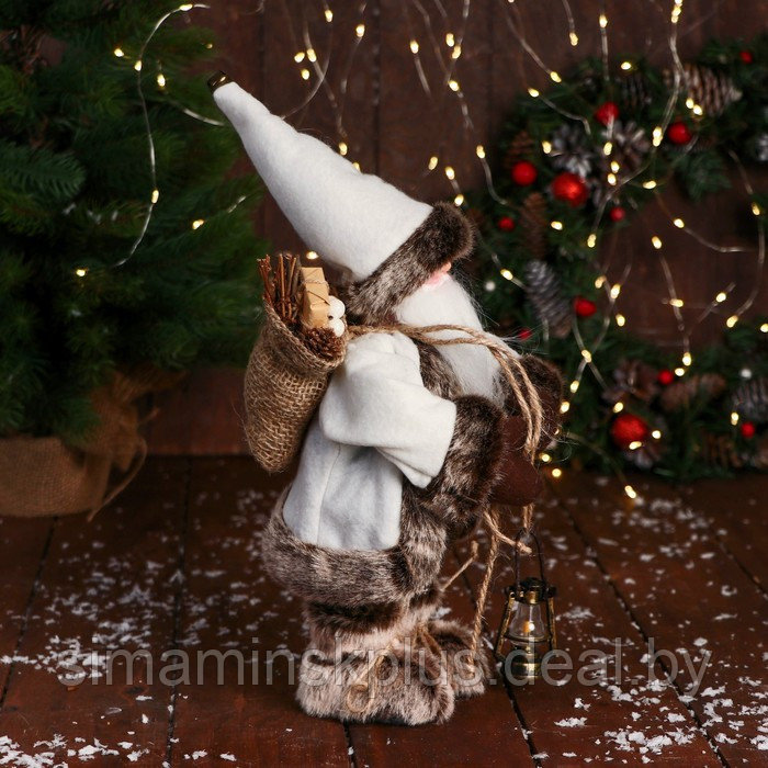 Дед Мороз "В клетчатом жилете, с фонариком" 28 см, серо-белый - фото 2 - id-p213949556