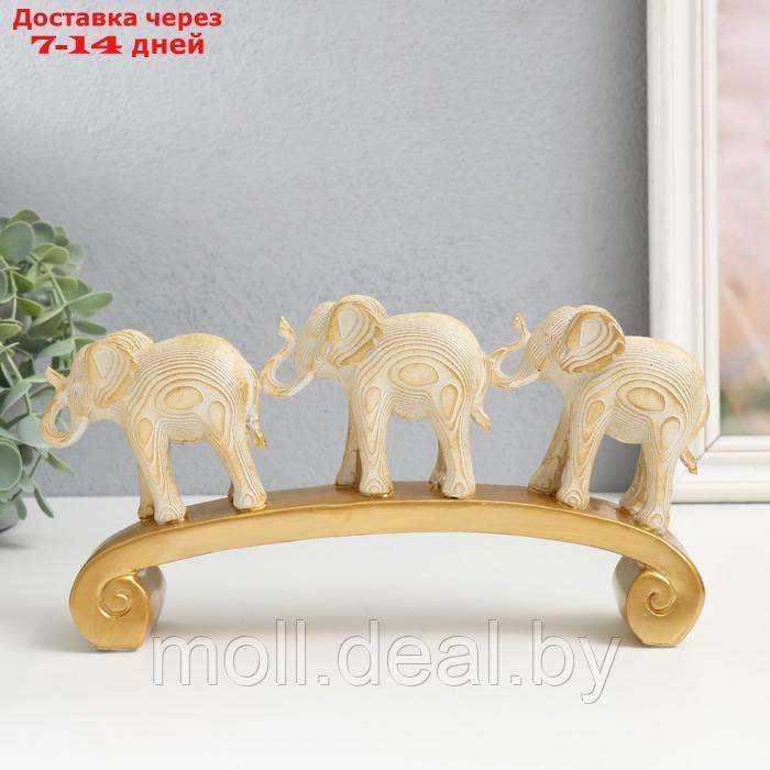 Сувенир полистоун "Три белых слона на дуге, с золотом - слои" 26х5,5х13 см