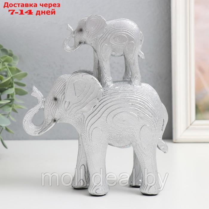 Сувенир полистоун "Серебристый слон со слонёнком на спине - узор листья" 16х7х19,5 см