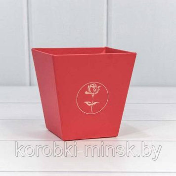 Коробка- ваза с тиснением "Мини" 10,6*10,7*7,2см. Красный