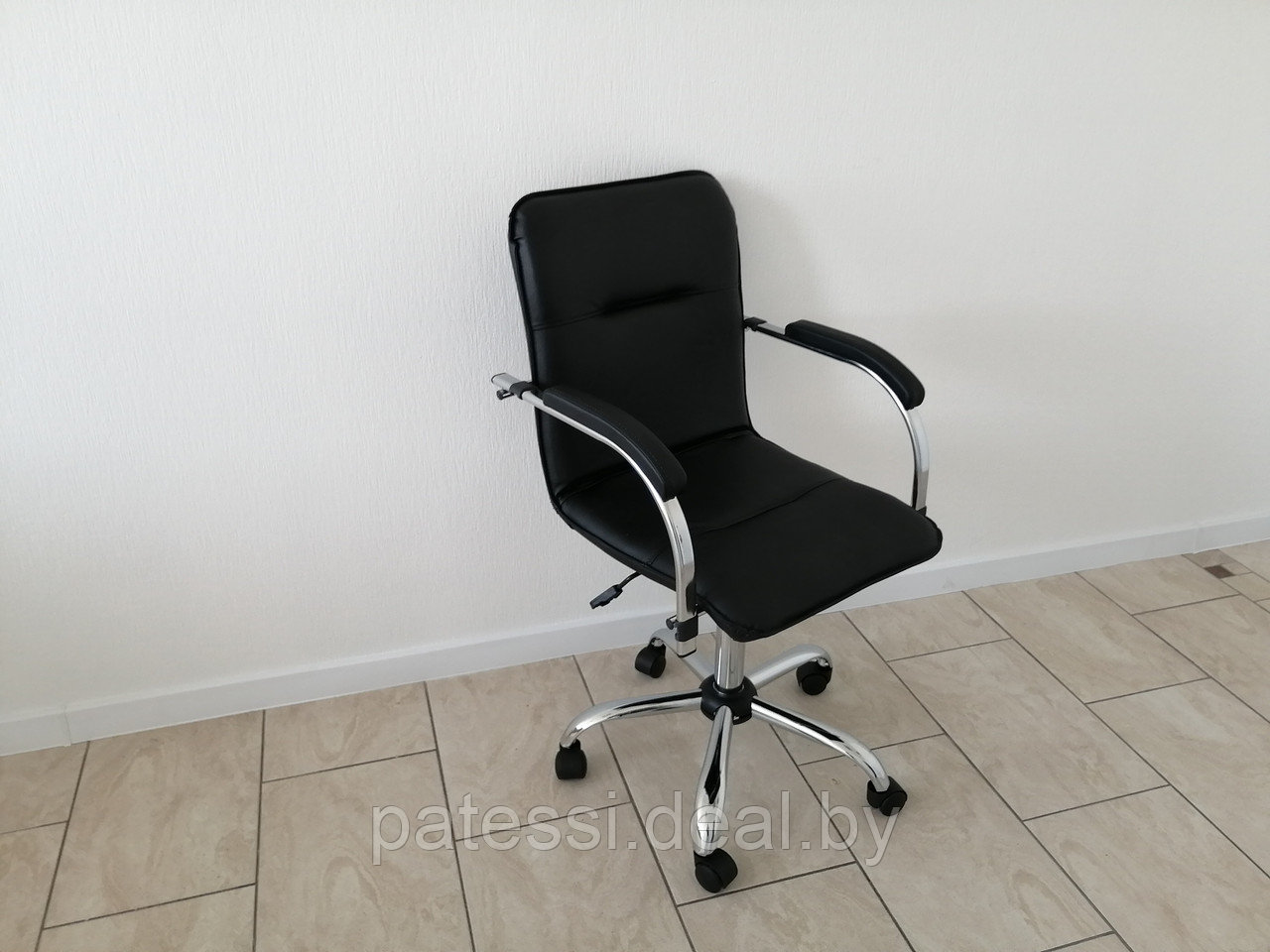Кресло офисное  Самба Хром эко-кожа черная