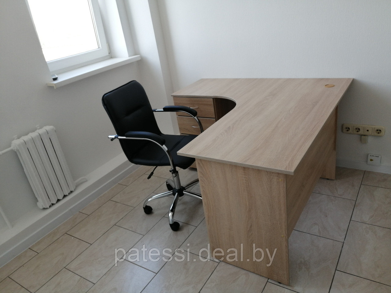 Комплект мебели для офиса Стол+Тумба+Кресло. В наличии