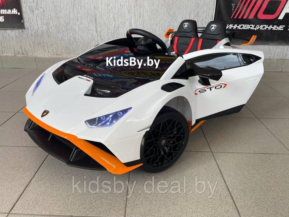 Детский электромобиль RiverToys Lamborghini Huracan STO E888EE (белый) - фото 5 - id-p211197099
