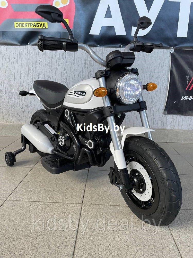 Детский электромотоцикл RiverToys Z111ZZ (белый) - фото 1 - id-p214394870