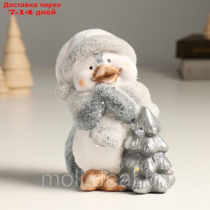 Сувенир керамика свет "Пингвин в новогоднем колпаке и шарфике у ёлочки" 12х8,8х15,8 см - фото 2 - id-p214517452