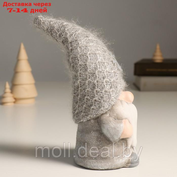 Сувенир керамика "Гном со снежинкой на колпаке, в сером" 9,7х8х16,2 см - фото 2 - id-p214517469