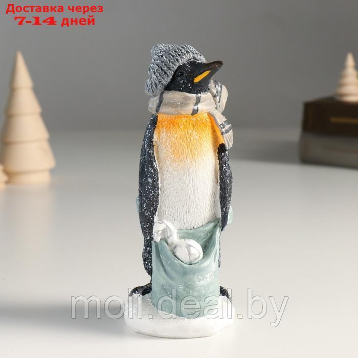 Сувенир полистоун "Пингвин в шапке и шарфе с мешком подарков" 6х6,5х15,5 см - фото 1 - id-p214518529