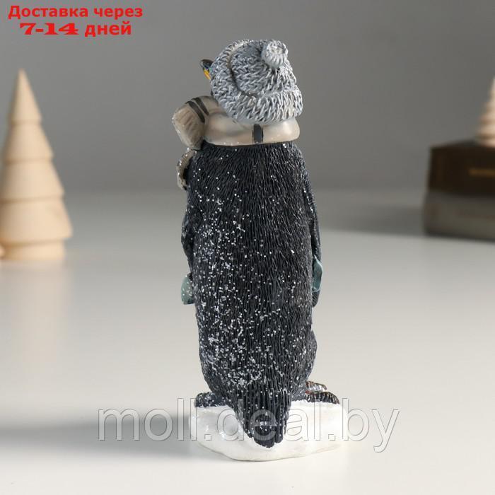 Сувенир полистоун "Пингвин в шапке и шарфе с мешком подарков" 6х6,5х15,5 см - фото 3 - id-p214518529