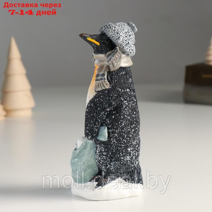 Сувенир полистоун "Пингвин в шапке и шарфе с мешком подарков" 6х6,5х15,5 см - фото 4 - id-p214518529