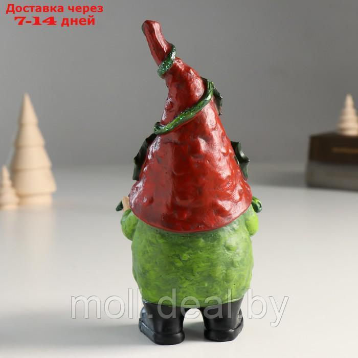Сувенир полистоун "Дед Мороз в колпаке с ягодами, с шишками на листе" 9х9х18,8 см - фото 3 - id-p214518539