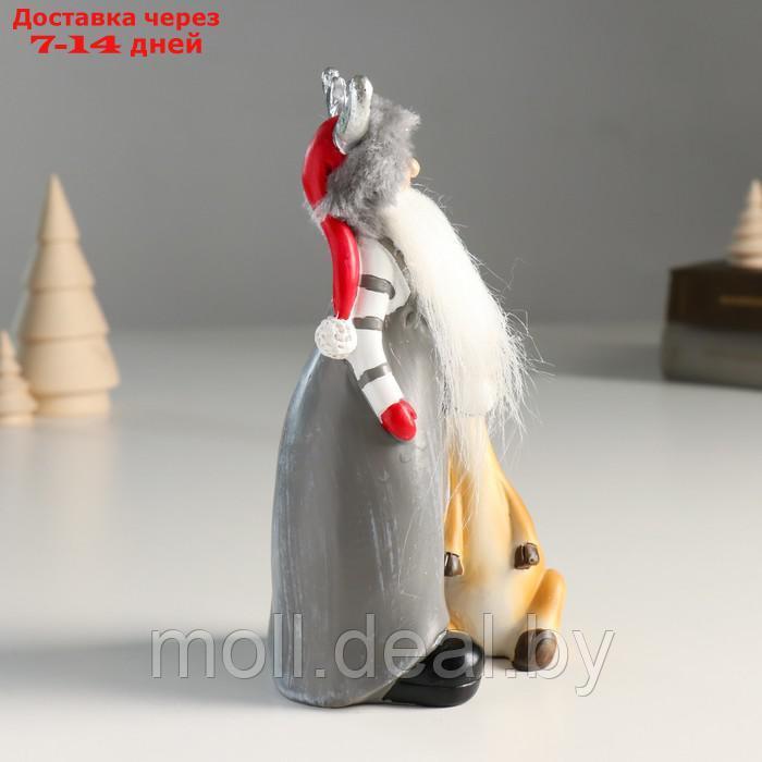 Сувенир полистоун "Дед Мороз в шапке с рожками и помощником оленем" 8,5х8х17 см - фото 2 - id-p214518556