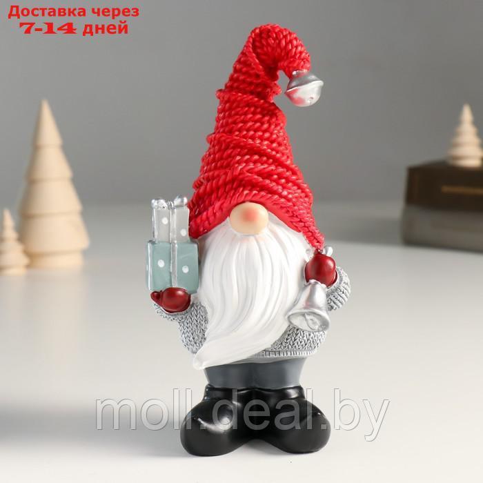 Сувенир полистоун "Дед Мороз в красном колпаке, с подарками и колокольчиком" 7х9х18 см - фото 1 - id-p214518557