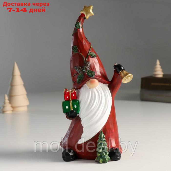Сувенир полистоун "Дед Мороз в красном наряде, с подарками и колокольчиком" 10,5х9х22,5 см