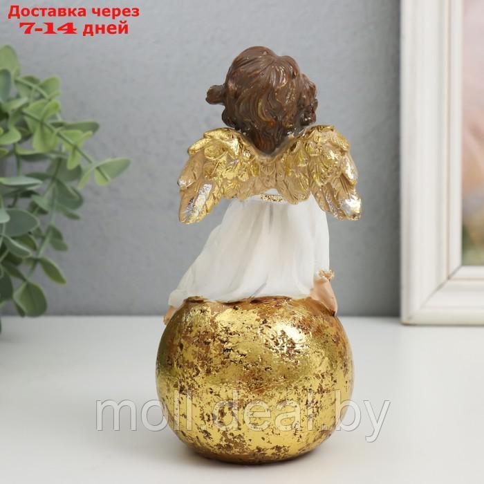 Сувенир полистоун "Ангелок в бежевом платье на шаре" золотые крылья 7х8х16 см - фото 3 - id-p214518670