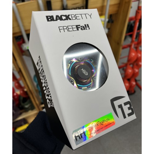 Катушка зимняя 13 FISHING Black Betty Freefall Carbon Trick Shop - фото 3 - id-p214629191