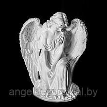 Скульптура ангела девушки