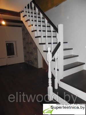 Лестница на второй этаж с площадкой - фото 2 - id-p5810444