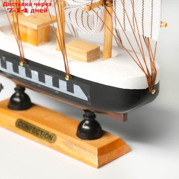 Корабль сувенирный малый "Трёхмачтовый", борта чёрные с белой полосой, паруса белые, 20 × 5 × 19 см - фото 2 - id-p214716798
