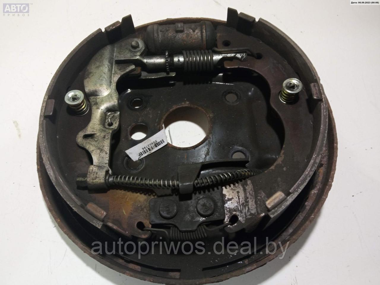 Щиток (диск) опорный тормозной задний правый Mazda MPV (1999-2006) LW - фото 1 - id-p214937076