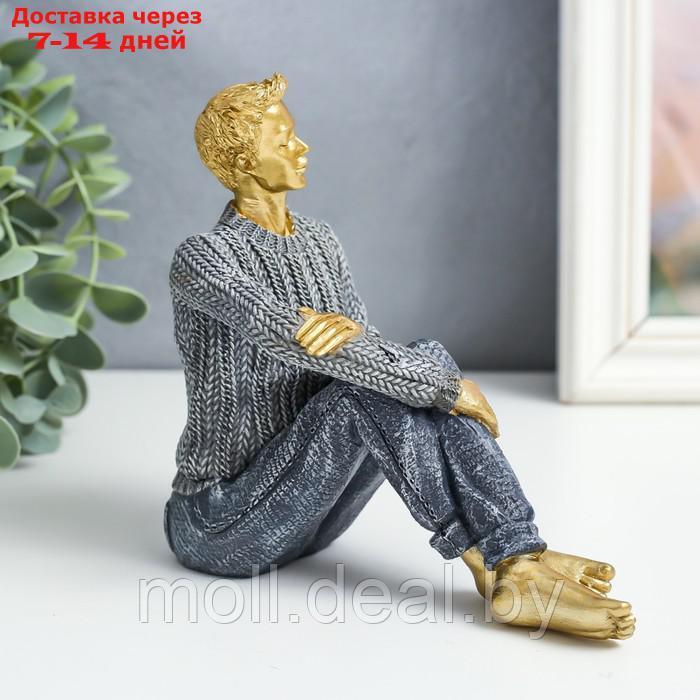 Сувенир полистоун "Молодой человек в сером свитере, сидит" 14,5х7х14 см - фото 2 - id-p215249882