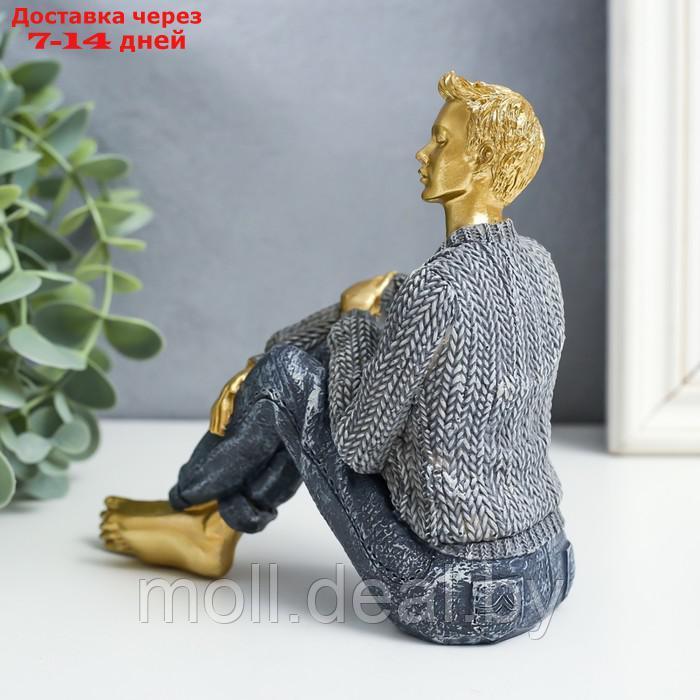 Сувенир полистоун "Молодой человек в сером свитере, сидит" 14,5х7х14 см - фото 4 - id-p215249882