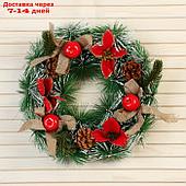Венок новогодний d- 26 см "Уютная сказка" алые цветы шишки