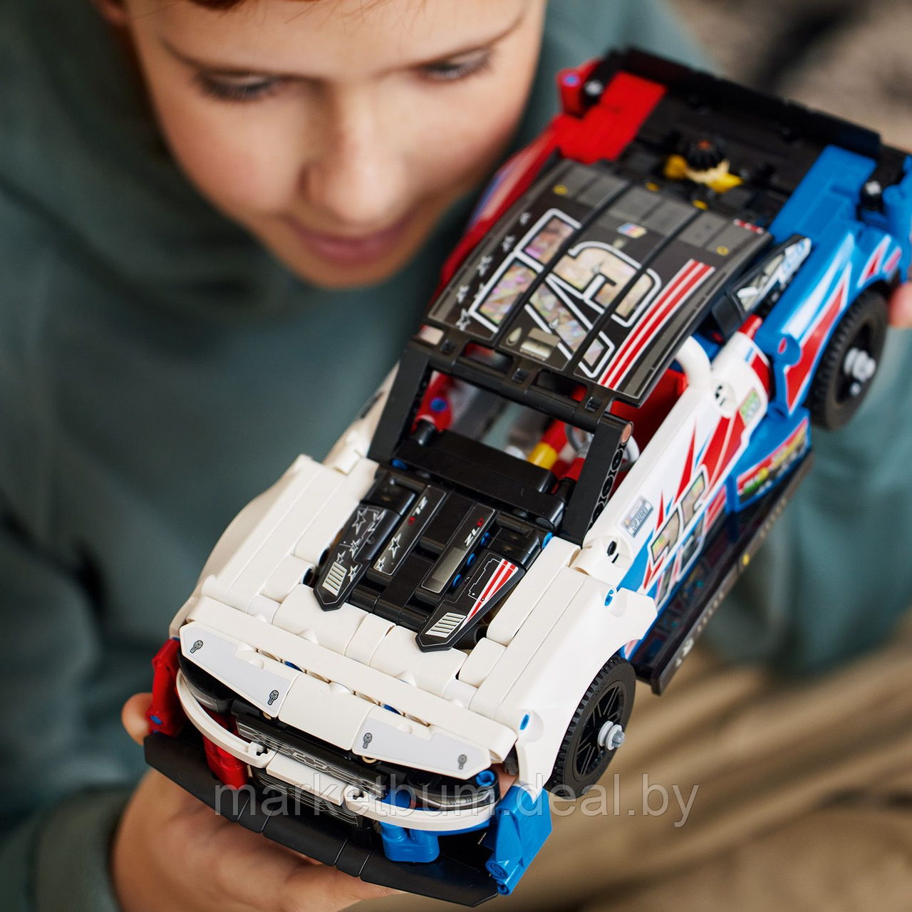 Конструктор LEGO Technic 42153, Chevrolet Camaro ZL1 серии NASCAR - фото 7 - id-p215273460