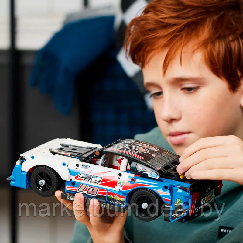 Конструктор LEGO Technic 42153, Chevrolet Camaro ZL1 серии NASCAR - фото 10 - id-p215273460