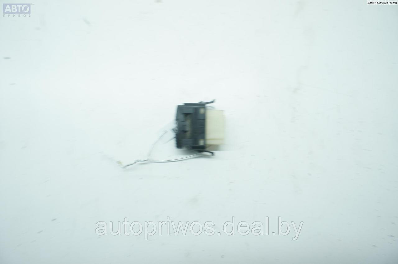 Кнопка стеклоподъемника заднего правого Volkswagen Sharan (1995-2000) - фото 2 - id-p215332869