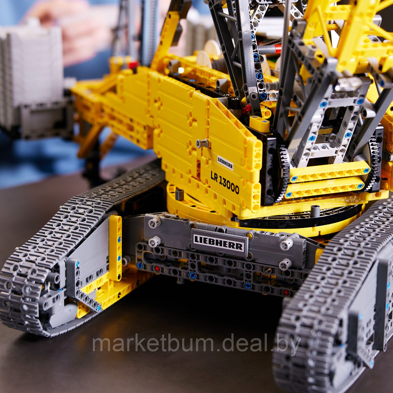 Конструктор LEGO Technic 42146, Гусеничный кран Liebherr LR 13000. - фото 5 - id-p215322080