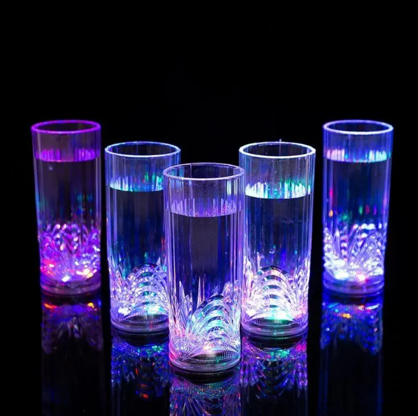 Светящийся стакан с цветной Led подсветкой дна COLOR CUP 1 шт - фото 1 - id-p215455720