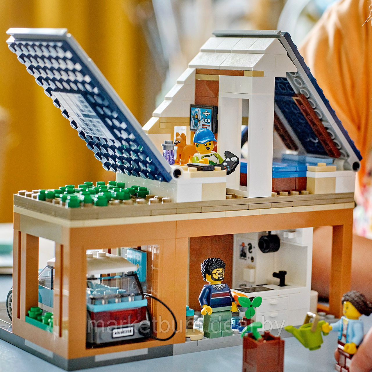Конструктор LEGO City 60398, Семейный коттедж и электромобиль. - фото 8 - id-p215520244