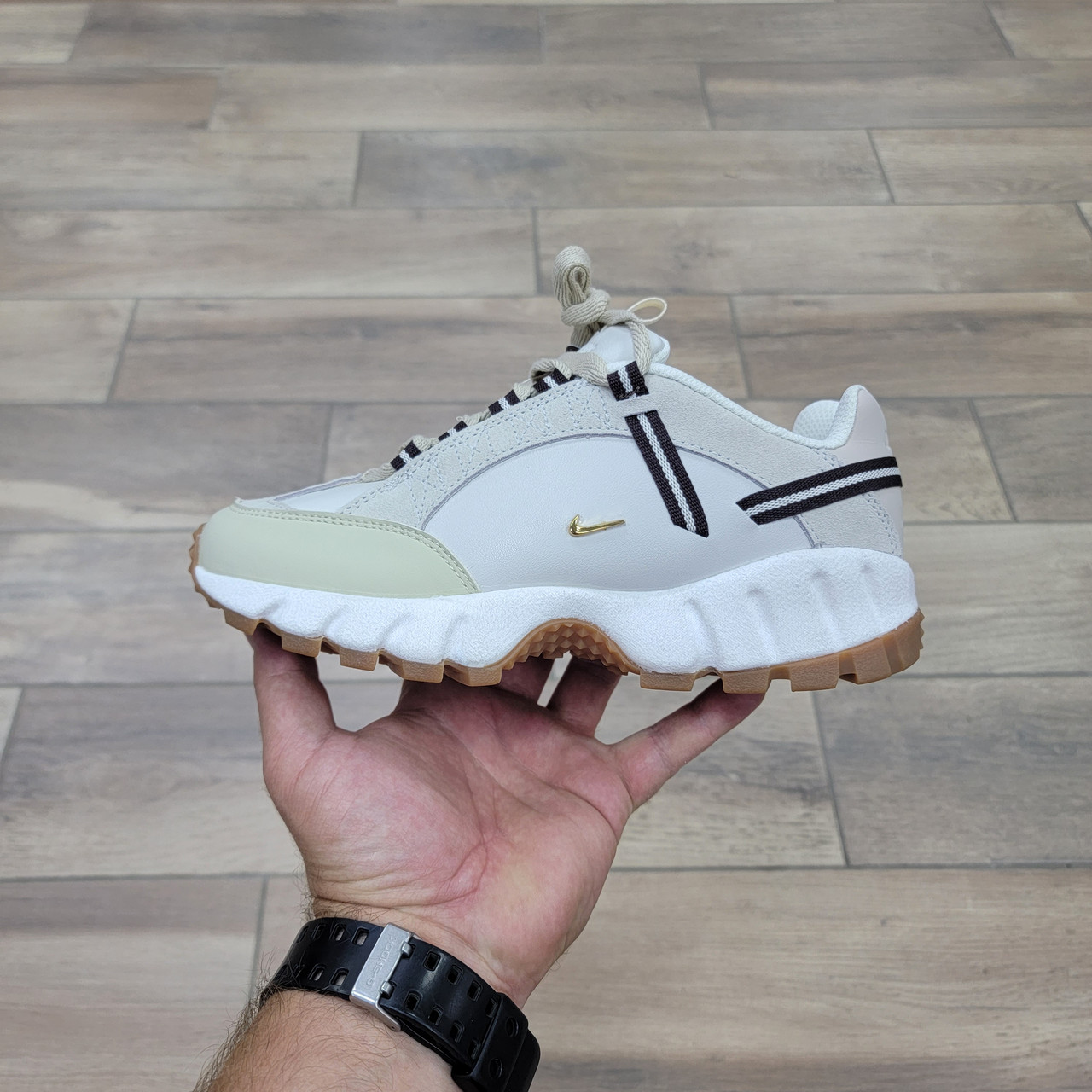 Кроссовки Jacquemus X Wmns Nike Air Humara LX Sail - фото 1 - id-p215526231