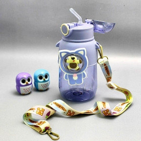 Бутылка Мишка в иллюминаторе с клапаном, трубочкой и ремешком 680 мл. / Наклейки в подарок Фиолетовый