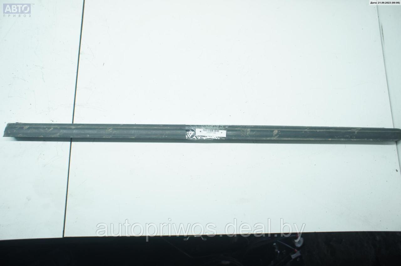 Молдинг стекла двери задней правой наружный Ford Maverick (2000-2007)