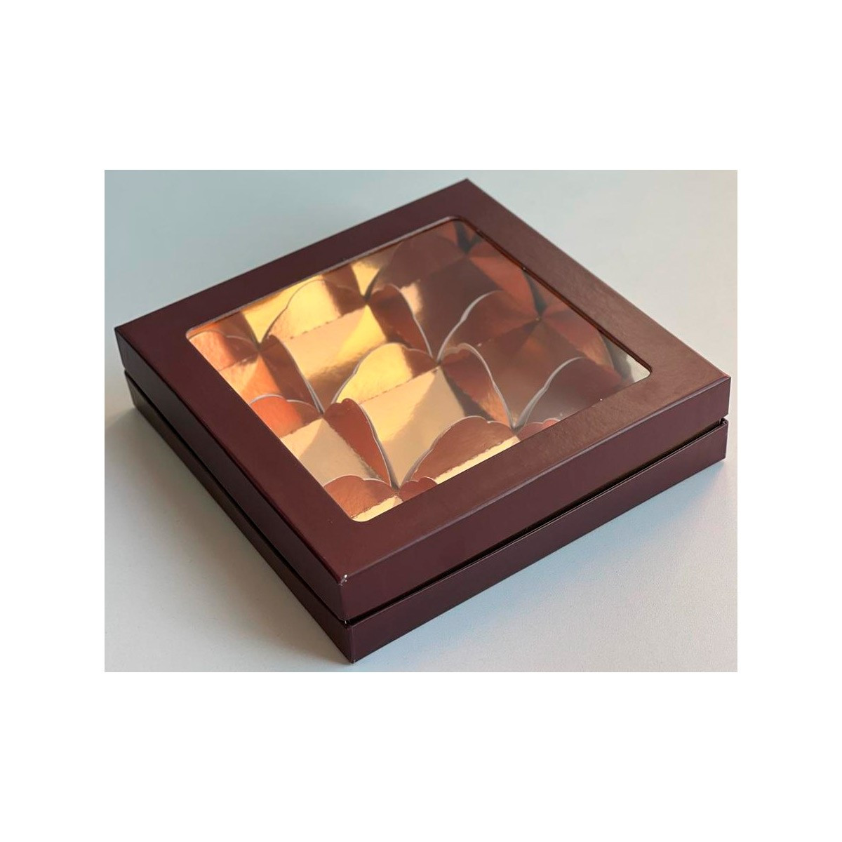 Коробка для 9 моти премиум с большим окном Шоколад/золото (Россия, 180х180х45 мм) 070951 - фото 1 - id-p215535047
